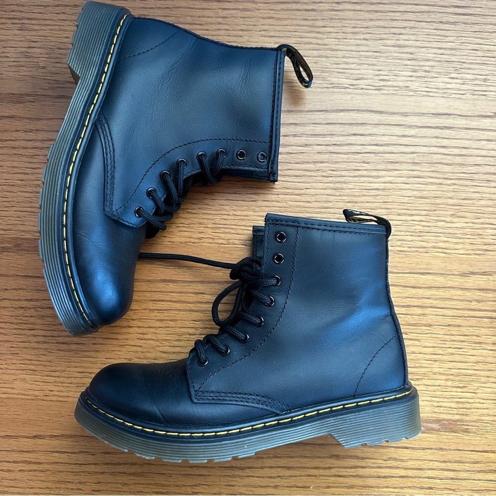 DR. MARTENS 1460 Boot - Kids SIZE 4 YOUTH - Picture 2 of 16